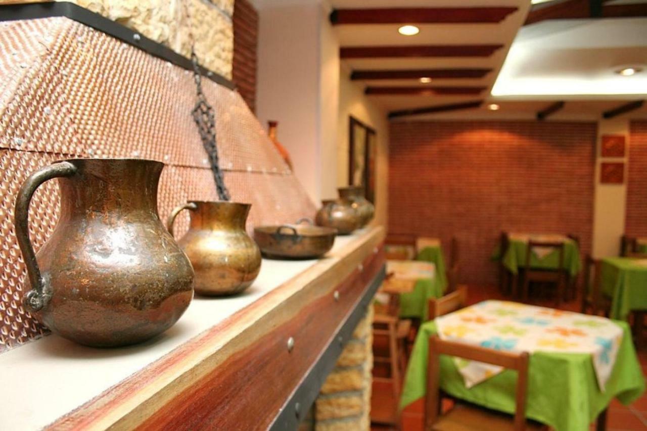 Casa Madrigal Hotel ปัสโต ภายนอก รูปภาพ